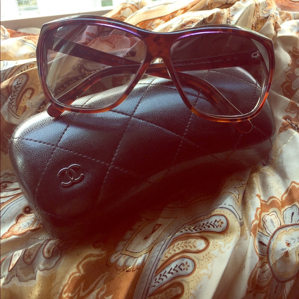 CHANEL cat-eye tortoise sunglasses