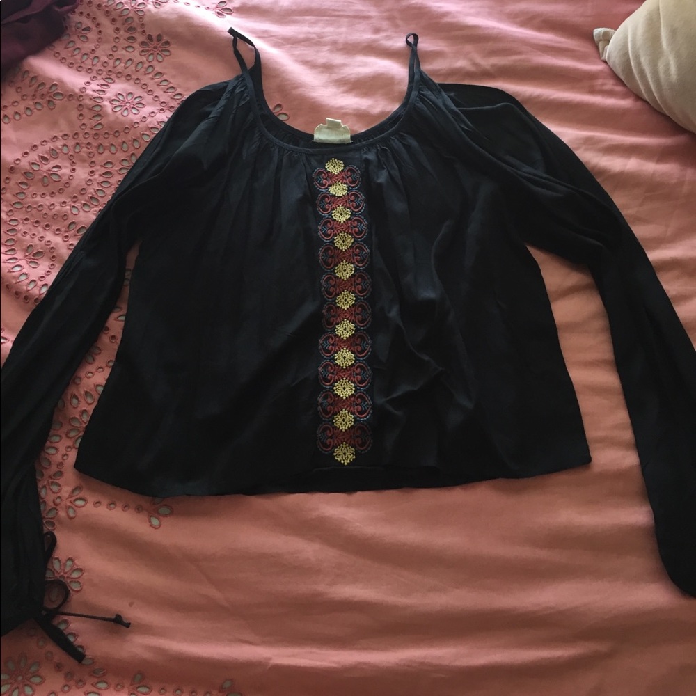 Open shoulder L.A herts long sleeve