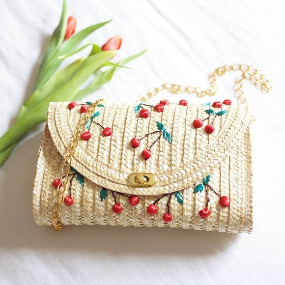 Straw cross body cherry summer 60s inspired bag - Picture 6 of 6