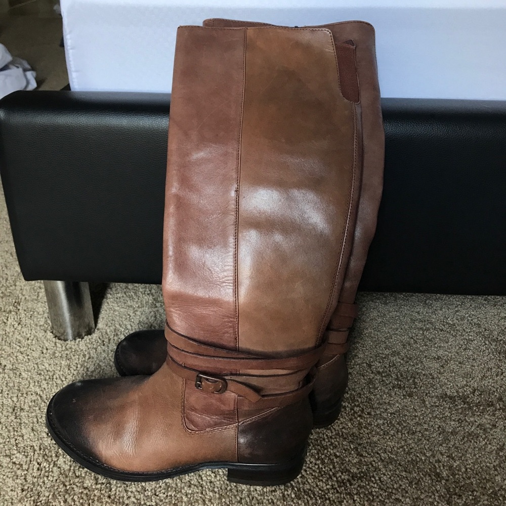 Women's brown zip up boots!