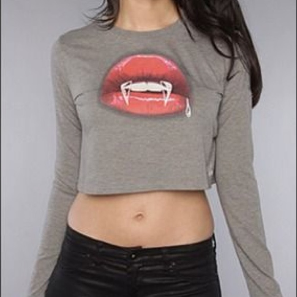 Vampire lips crop top