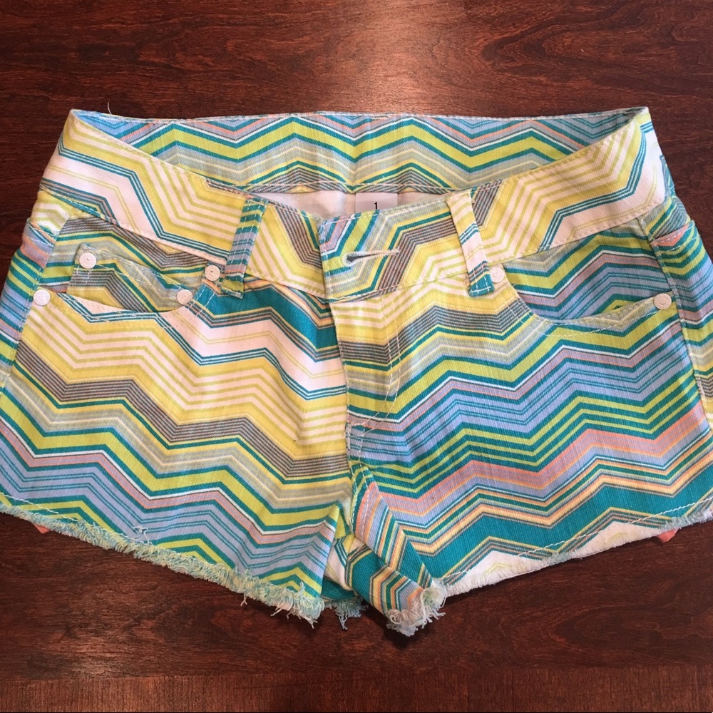 Bright Patterned Cut Off Shorts With Coral Pockets