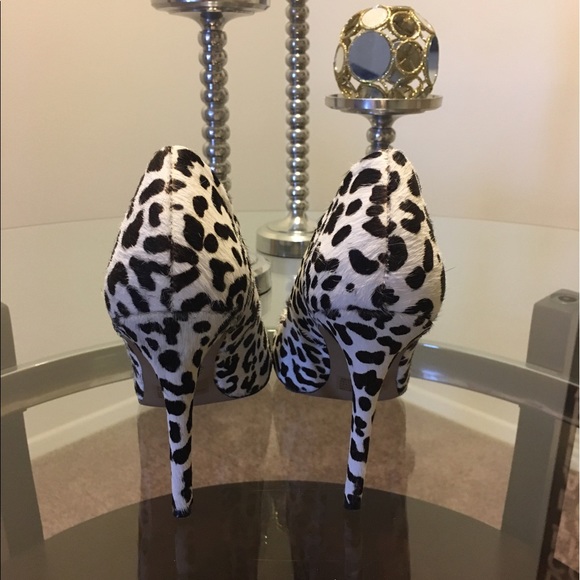 Victoria Secret pointed toe pumps - Picture 3 of 4