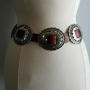 Belt w movable buckles