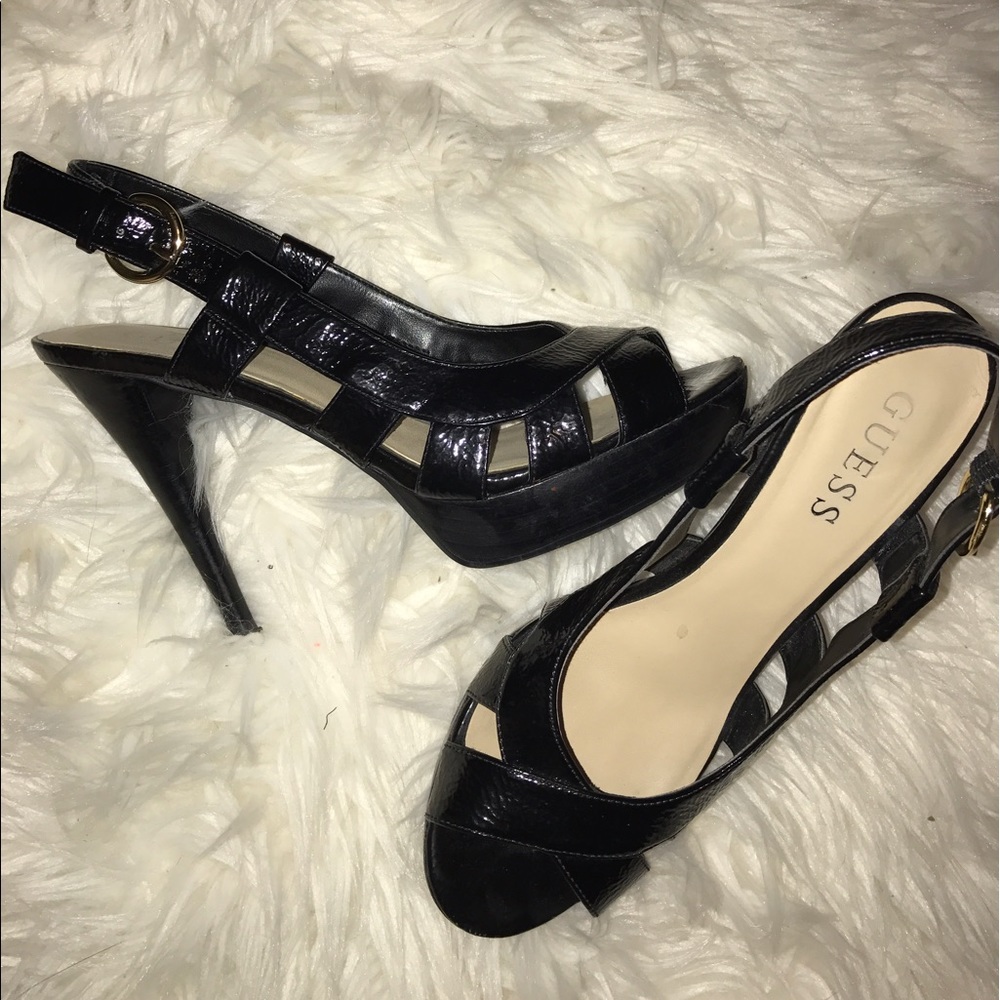 Black GUESS pumps