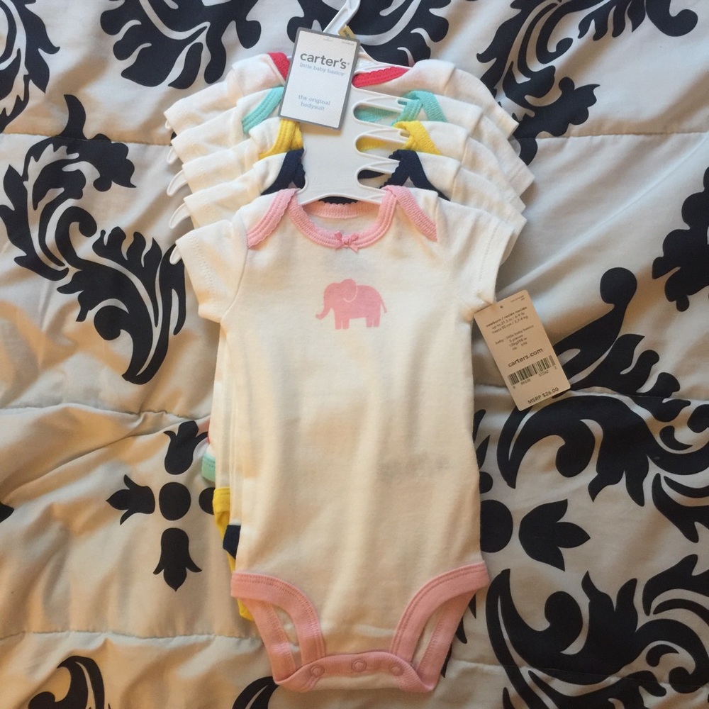 Newborn colorful onesies ( free gift )