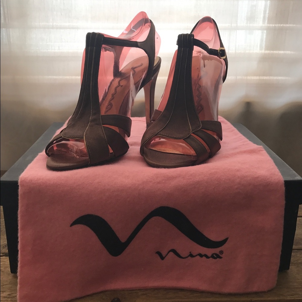 Nina Kalei-YS brown and gold satin heels