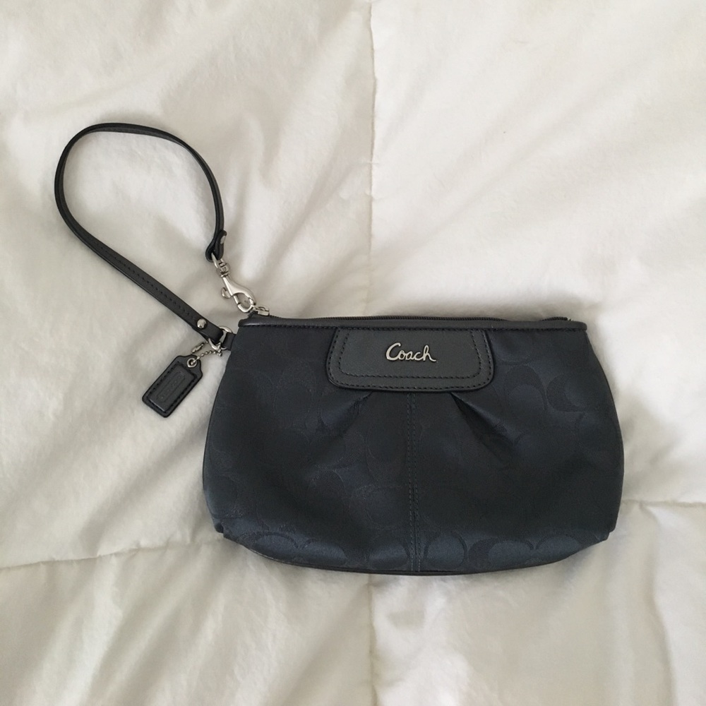 SOLD Coach clutch - Picture 1 of 2