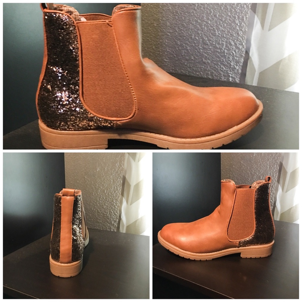 Booties with sparkle detail