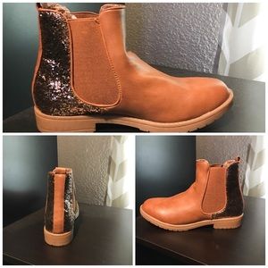 Booties with sparkle detail