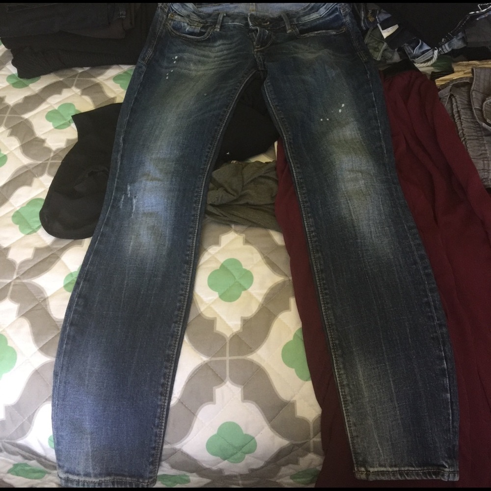 Express acid spill skinny jean