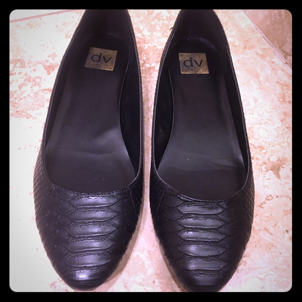 DV Snake print Flats Sz 10