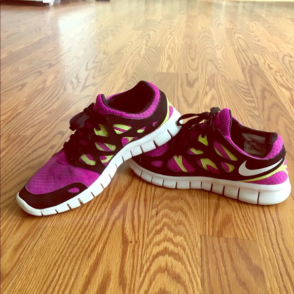 Nike Shoes - 7.5 NIKE FREE RUN 2