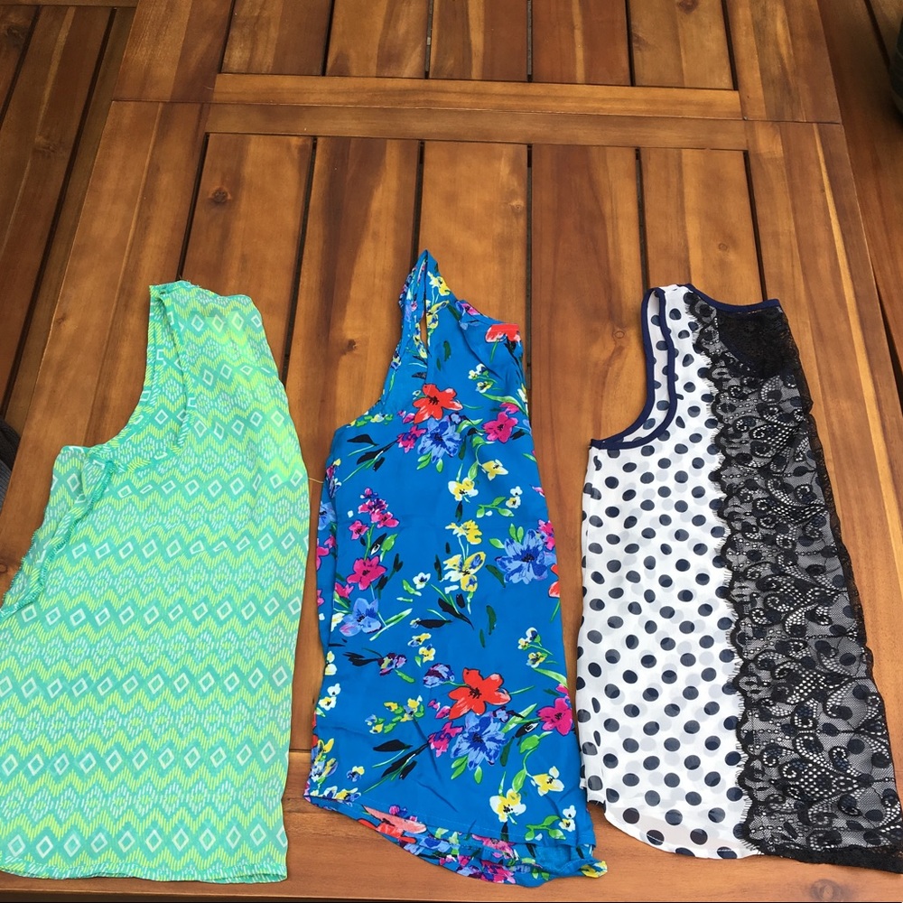 LOT: 3 flow tank tops, new, size s & xs