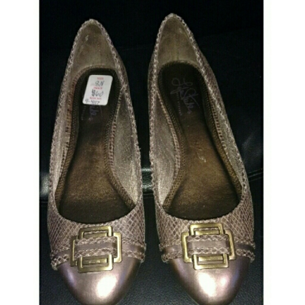 Brown dress shoe with a tiny wedge