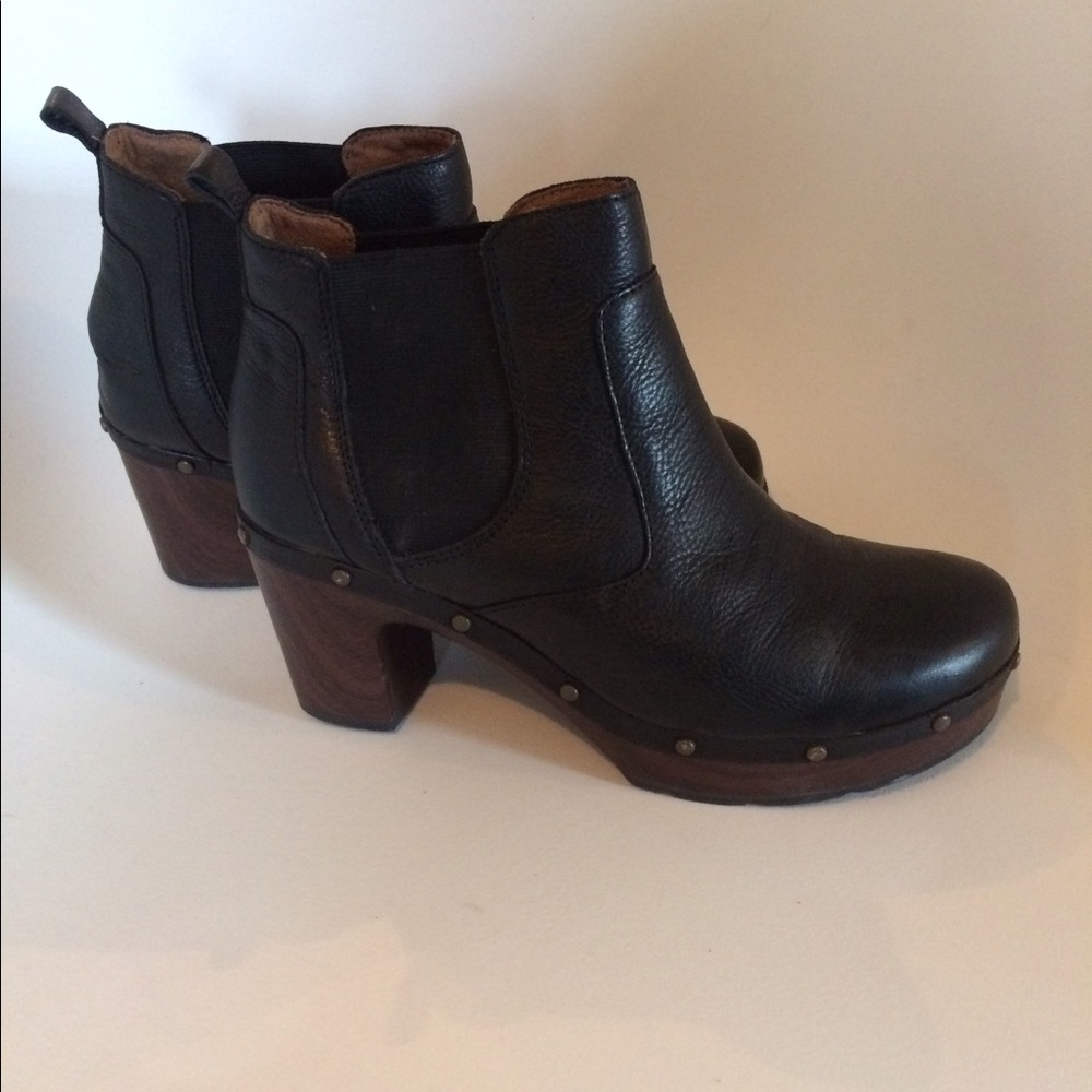 Sz 8 Black leather clog boot by Clarks