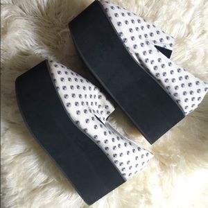 O-Mighty Alien Platforms