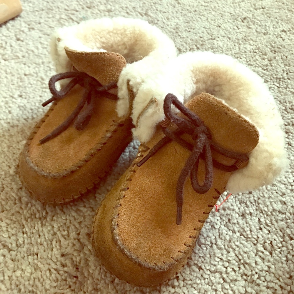 Baby Uggs Size 4/5