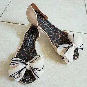 Adorable flats worn once.   Too small for me