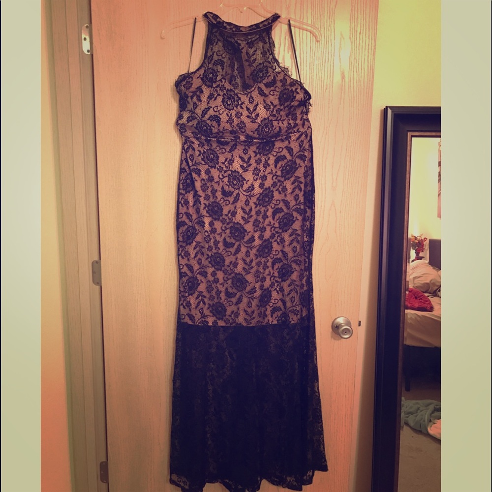 🔥 NWOT Sexy Black/Nude Halter Maxi Dress 🔥