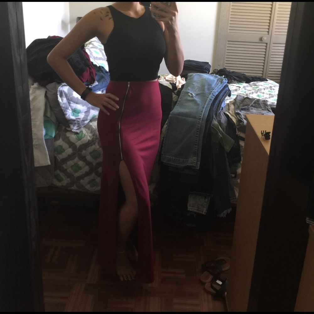 Burgundy slit zipper maxi