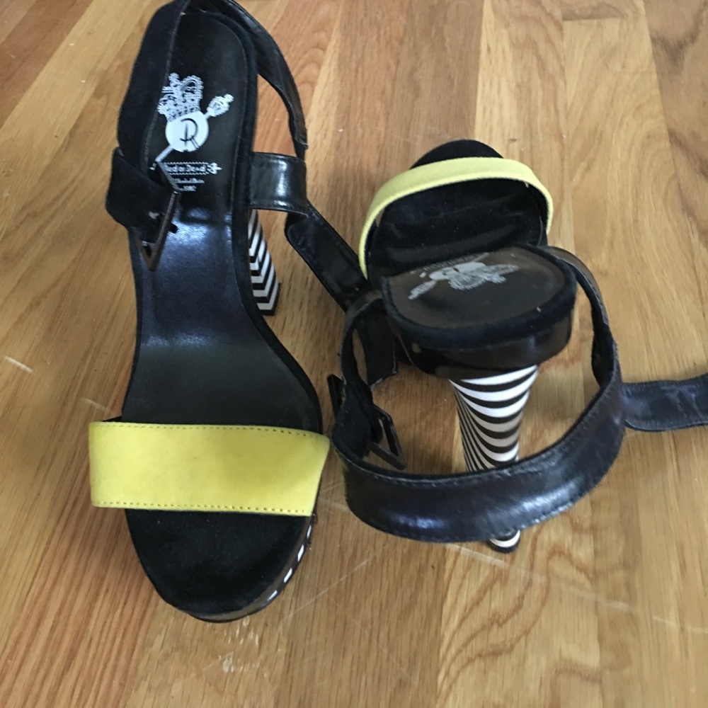 Red or dead platform sandals leather 8