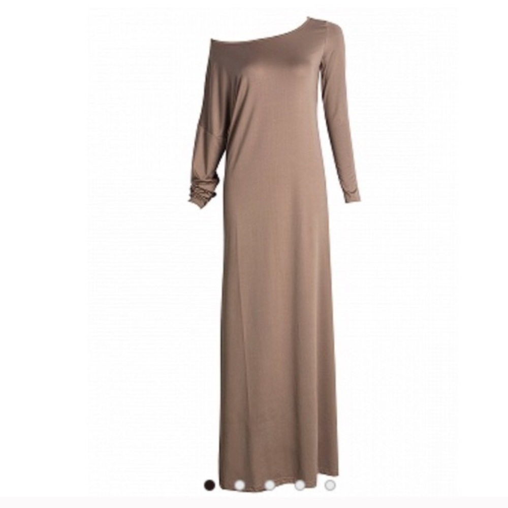 NWT Off The Shoulder Maxi Dress 🔥