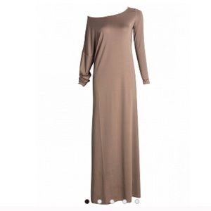 NWT Off The Shoulder Maxi Dress 🔥