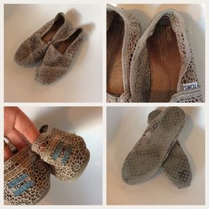 LAST CHANCE beige lace Toms