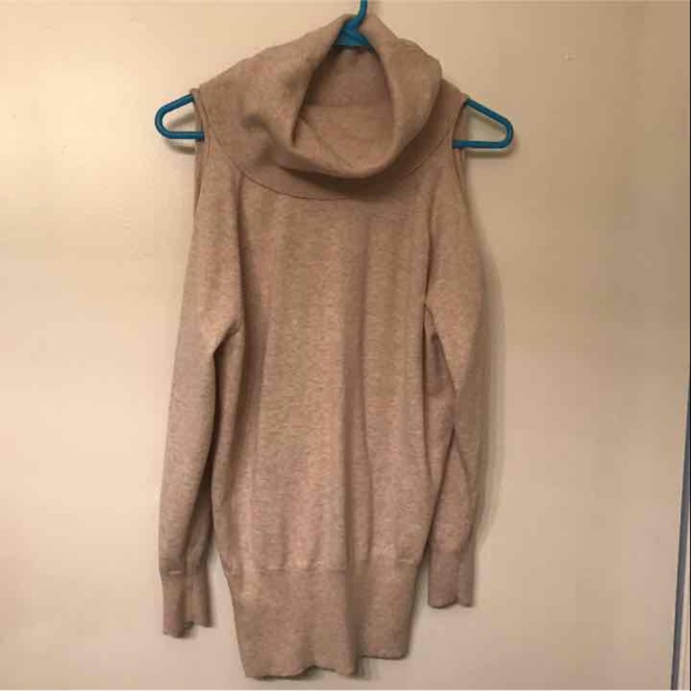 The Limited cold shoulder sweater/top. Like new!