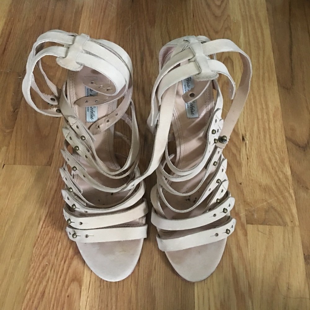 Leather cage sandals pour la victoire