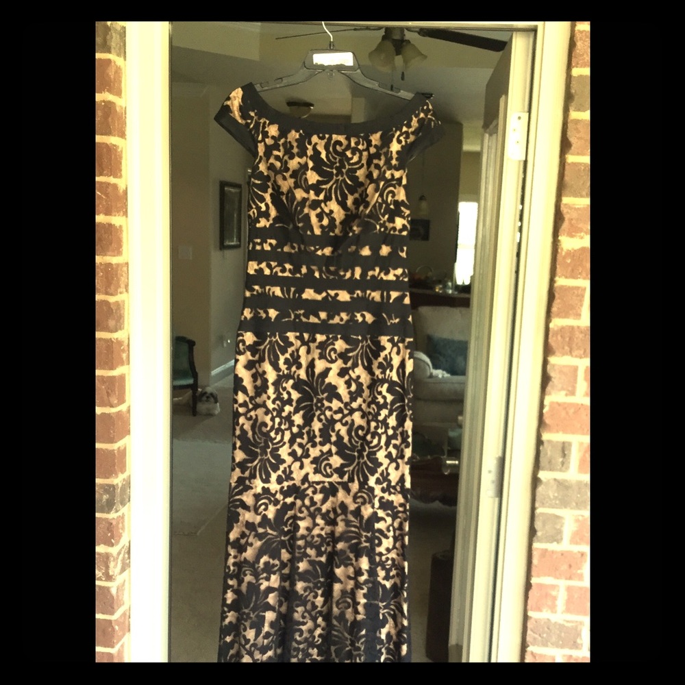 Tadashi Shoji Textured Lace Mermaid Gown, Size 6