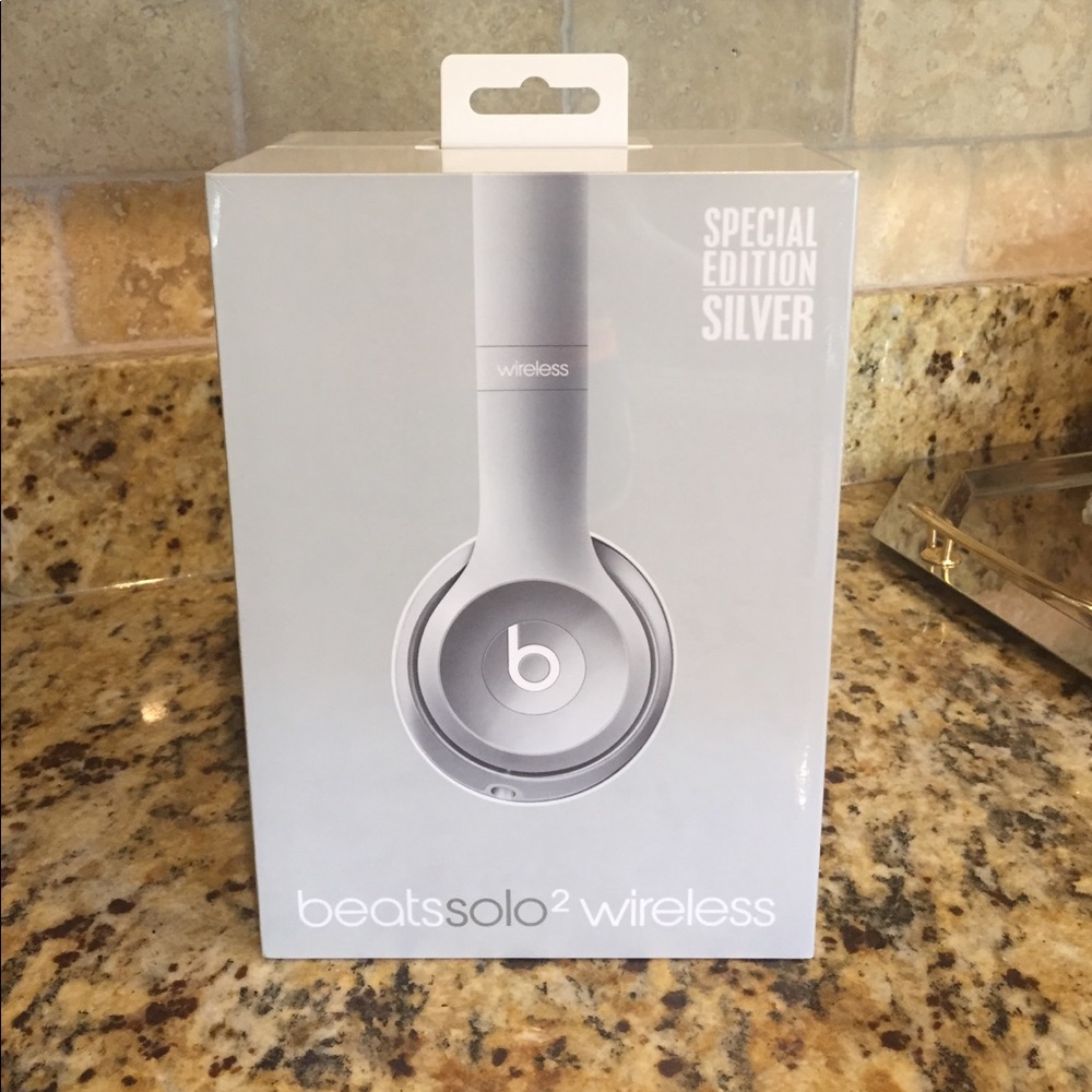 Beats Solo 2 Wireless Headphones (Silver)