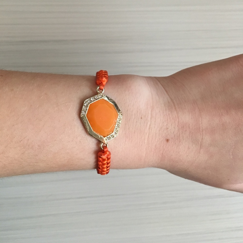 Tie bracelet