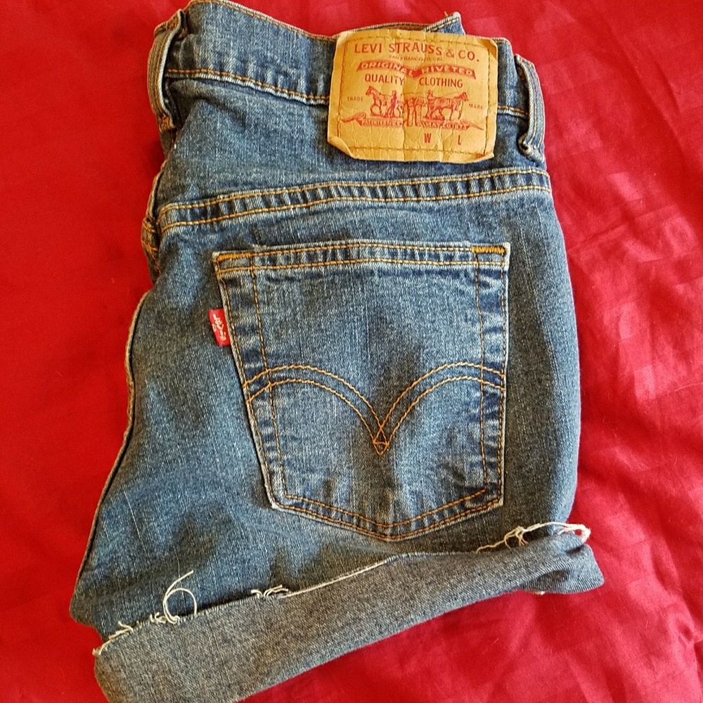 Levis cut offs