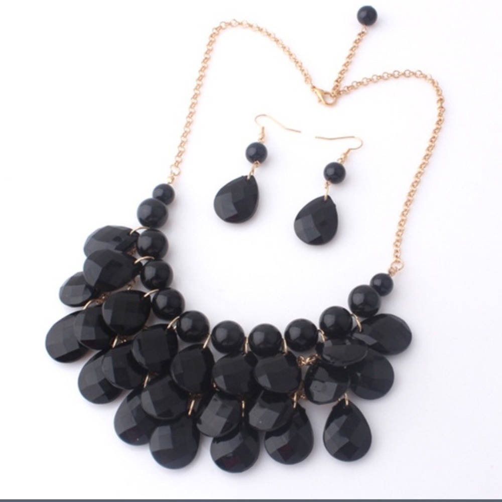 White Beaded Necklace and Earring set - Picture 5 of 5