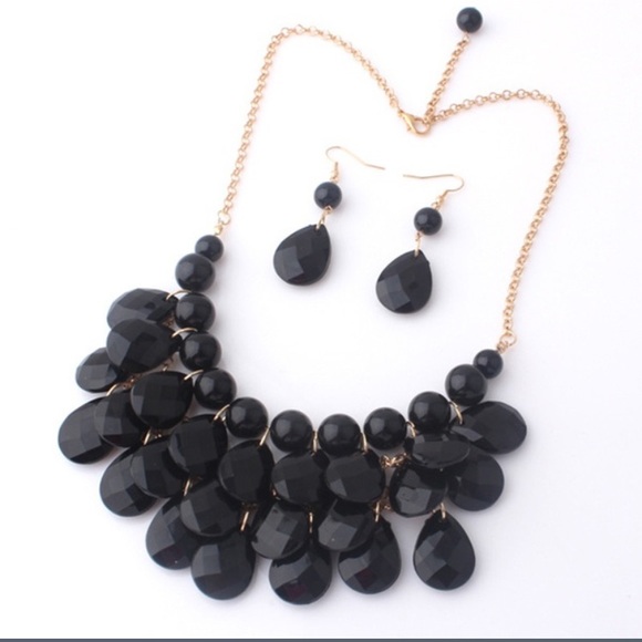 White Beaded Necklace and Earring set - Picture 5 of 5