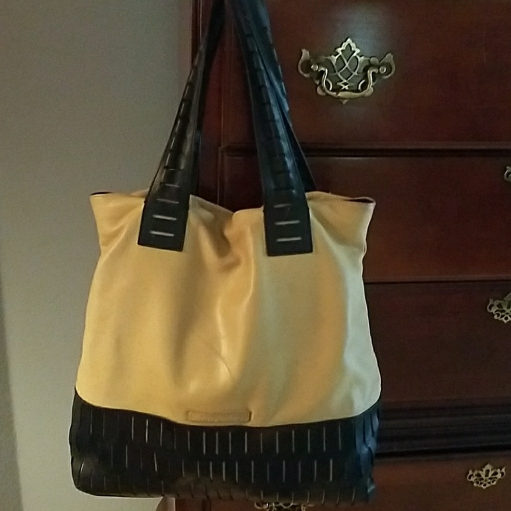 BCBG SOFT LEATHER PURSE