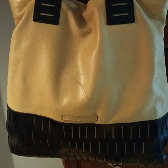 BCBG SOFT LEATHER PURSE - Picture 2 of 4