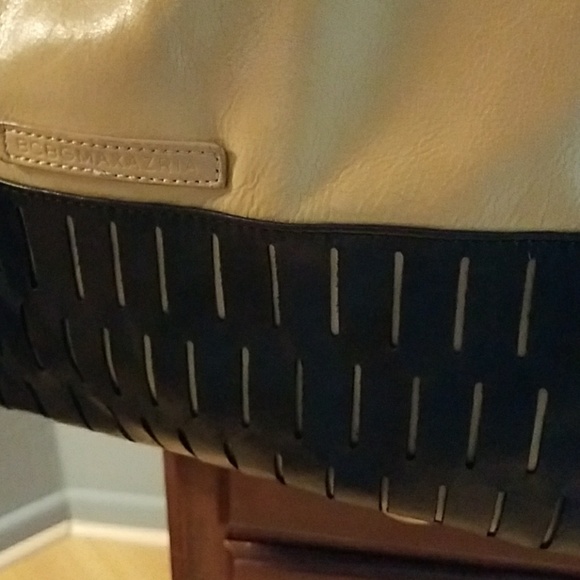 BCBG SOFT LEATHER PURSE - Picture 3 of 4