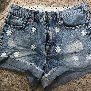 High waisted jean shorts with embroidered daisies