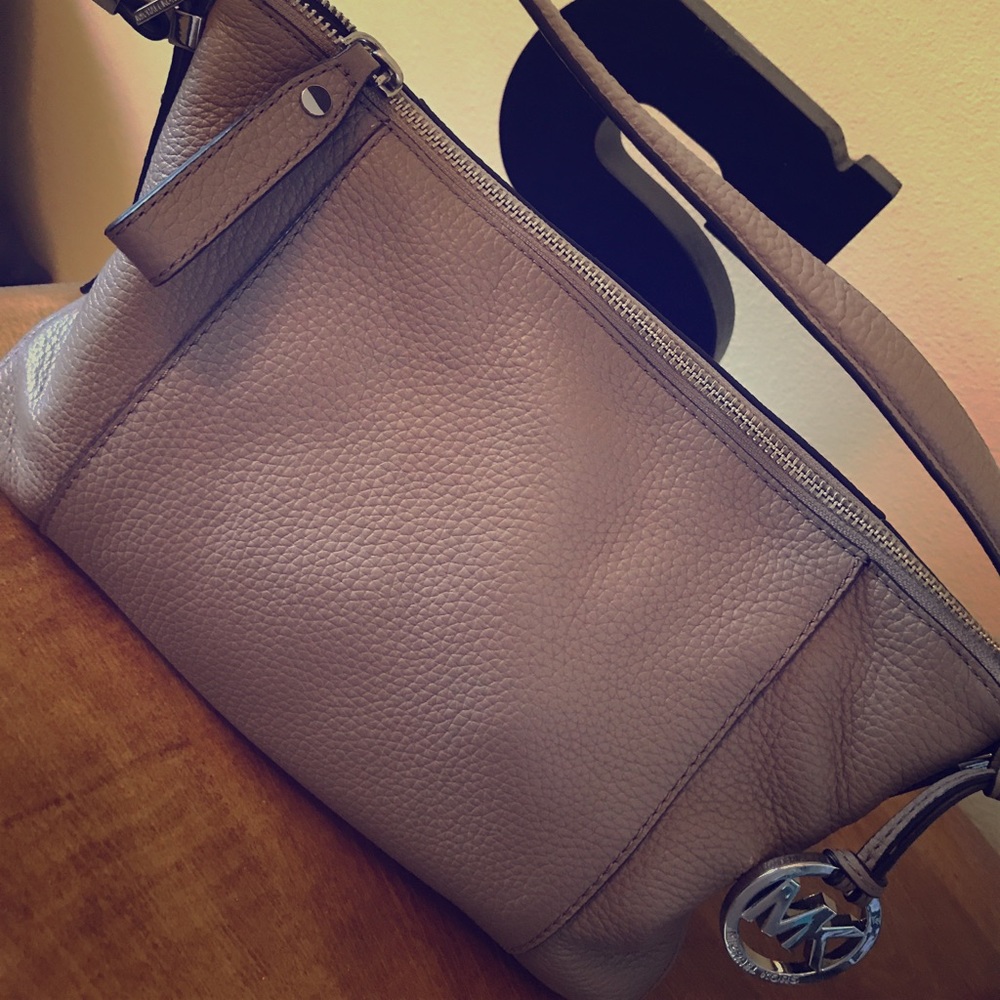 Authentic Michael Kors Tan Handbag💛