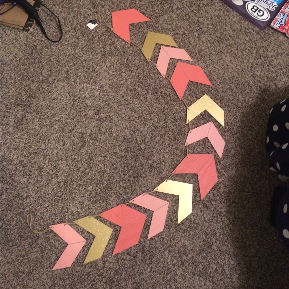 Wooden arrow banner