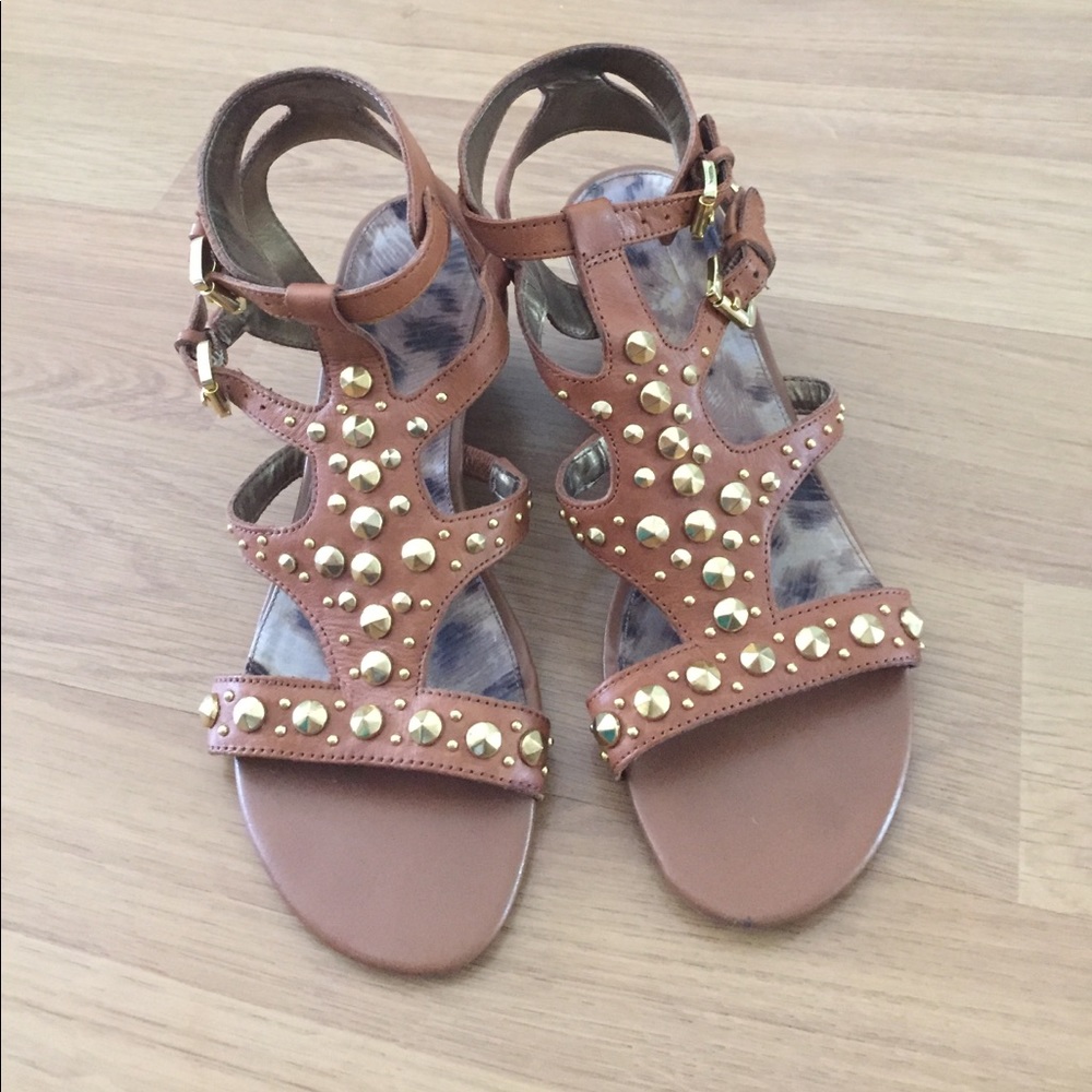 Size 6 1/2 guess wedges