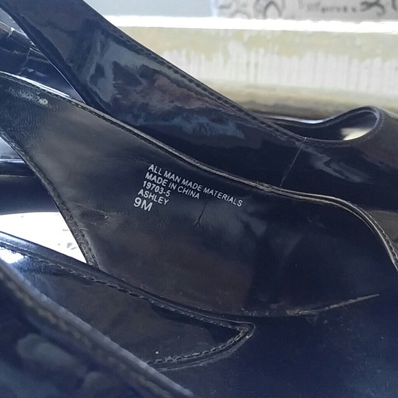 {SALE Need Gone!} 👠Black patent heels👠 - Picture 3 of 8