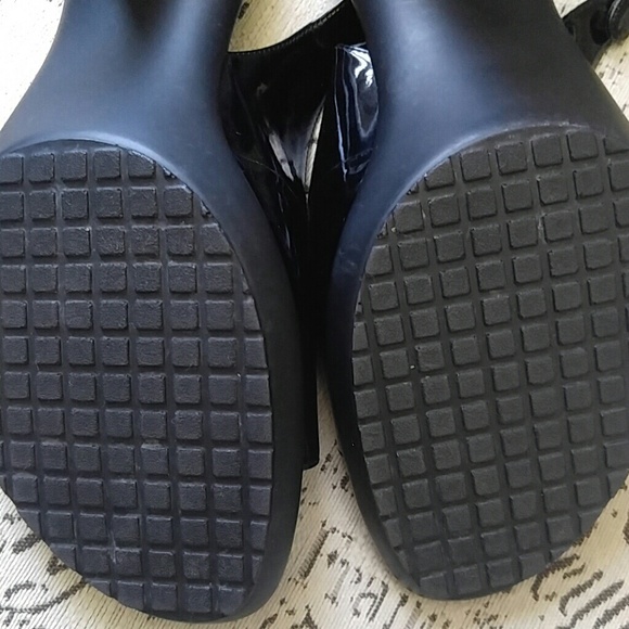 {SALE Need Gone!} 👠Black patent heels👠 - Picture 7 of 8