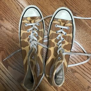 giraffe print Converse