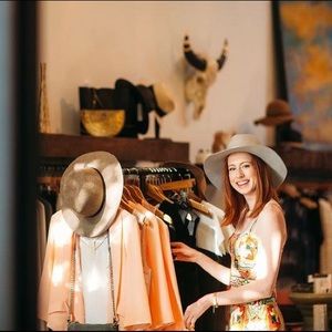 Meet your Posher, Maddie