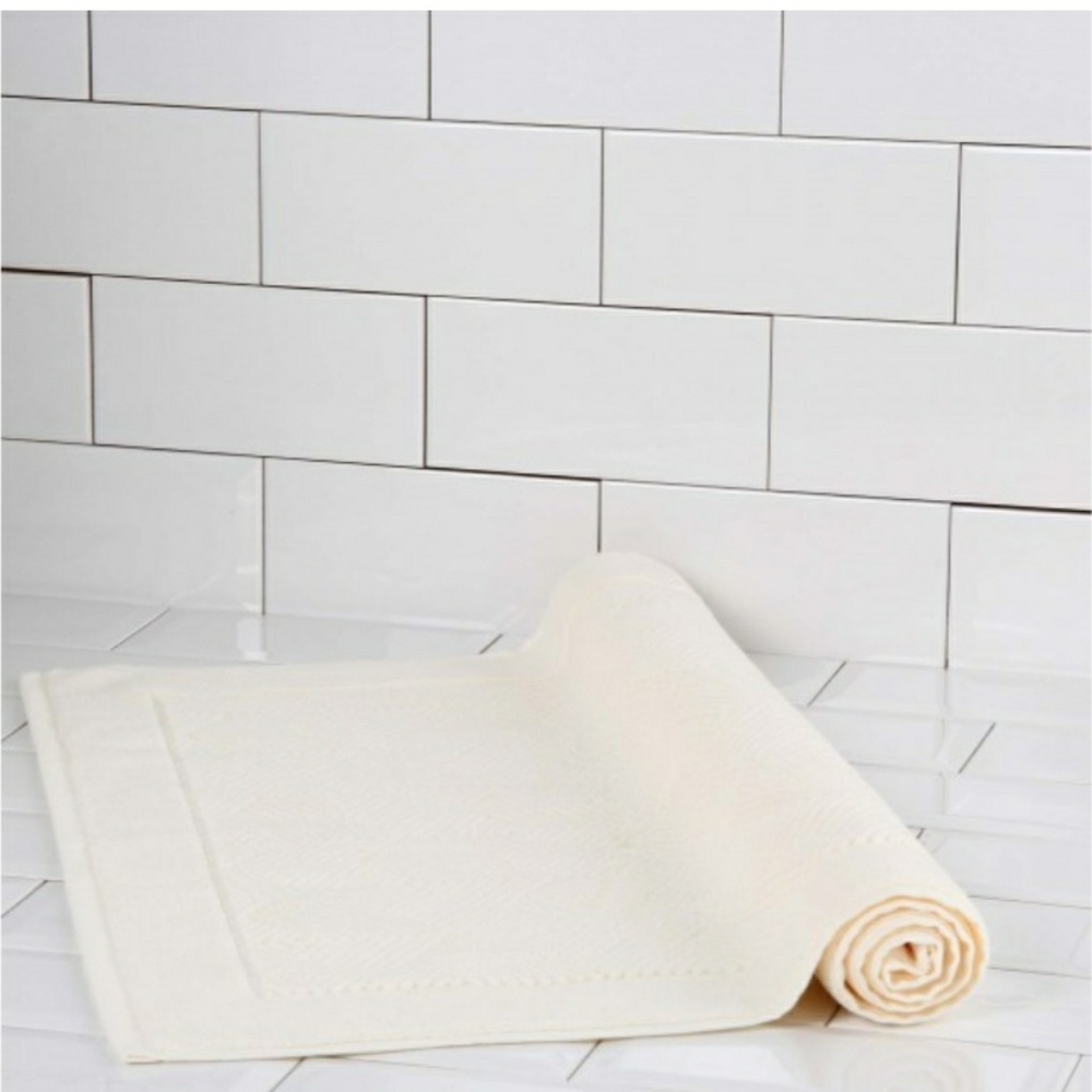 NWT! Pink Frette Bathmat set🛀🚿