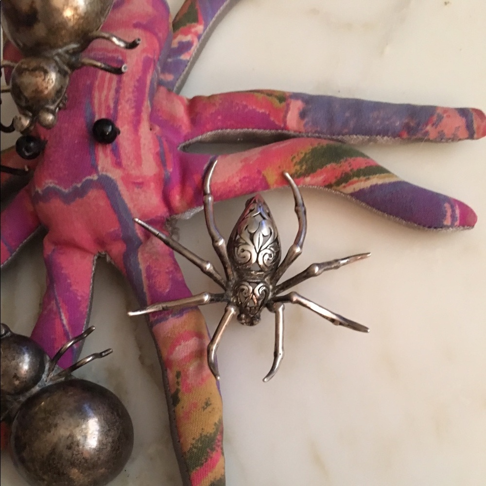 SALE!!! Spider lapel pins🕷✨ - Picture 3 of 4